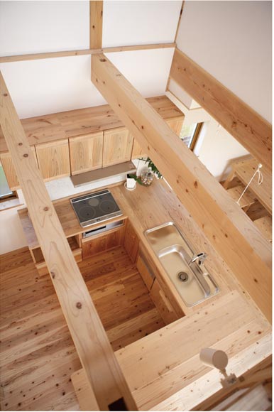 キッチンの上は吹き抜けで、気持ち良くお料理を楽しめます。