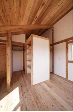 2階居室の中央に配したこだわりの収納。