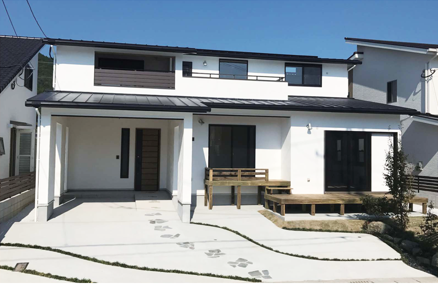 WORKS #006 音響熟成木材黒と赤の家 [延岡市古川町]