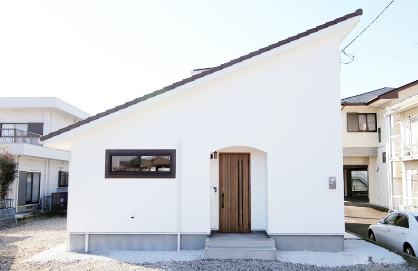 WORKS #006 片流れの白い家 [延岡市愛宕町]